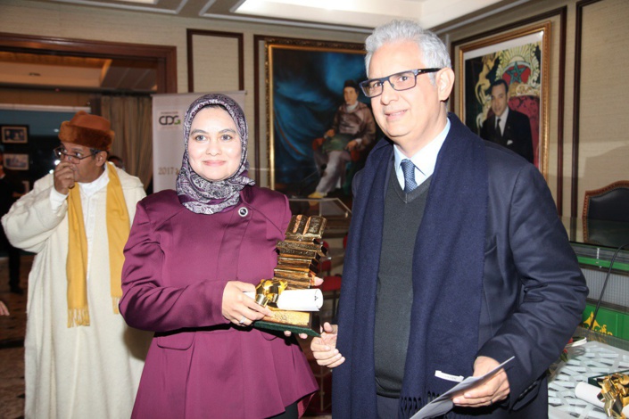 الأستاذة حنان العيسي والأستاذ موسى برلال يتوجان بجائزة علال الفاسي الأستاذة حنان العيسي والأستاذ موسى برلال يتوجان بجائزة علال الفاسي