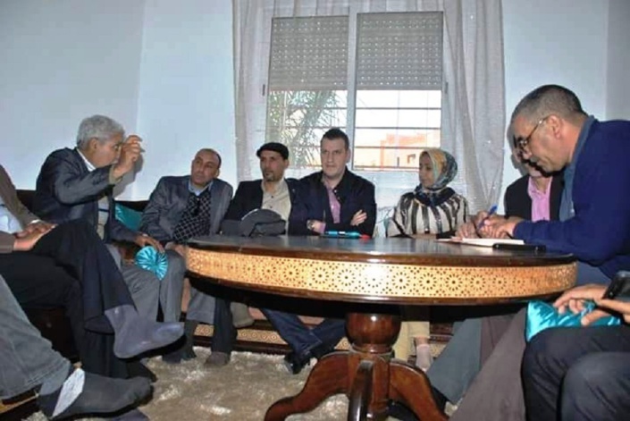 البرلماني طارق القاديري في لقاء مع تنسيقية الجمعيات المدنية بالكارة البرلماني طارق القاديري في لقاء مع تنسيقية الجمعيات المدنية بالكارة