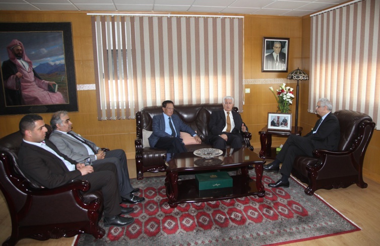 الأخ الأمين العام لحزب الاستقلال يستقبل السيد عباس زكي عضو حركة فتح الفلسطينية الأخ الأمين العام لحزب الاستقلال يستقبل السيد عباس زكي عضو حركة فتح الفلسطينية