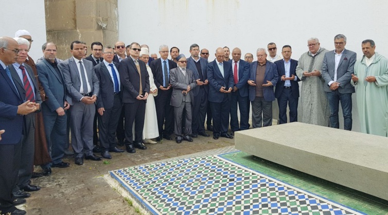 قيادة حزب الاستقلال تترحم على الروح الطاهرة للزعيم علال الفاسي قيادة حزب الاستقلال تترحم على الروح الطاهرة للزعيم علال الفاسي