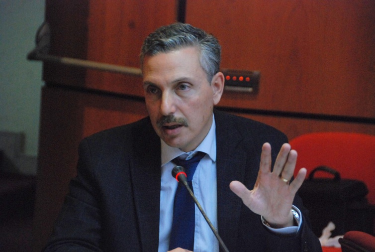 النائب علال العمراوي : ذهول شديد من هوامش الربح الفلكية التي تحققها شركات المحروقات من جيوب المغاربة النائب علال العمراوي : ذهول شديد من هوامش الربح الفلكية التي تحققها شركات المحروقات من جيوب المغاربة