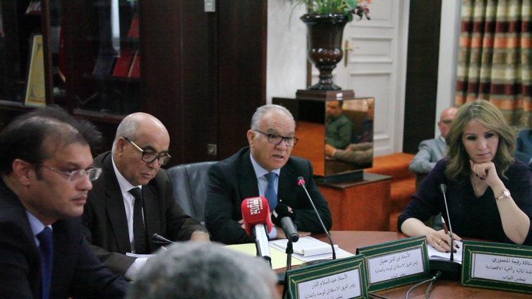 الفريق الاستقلالي يطالب الحكومة بالإسراع إلى تعديل القانون المالي 2018 الفريق الاستقلالي يطالب الحكومة بالإسراع إلى تعديل القانون المالي 2018