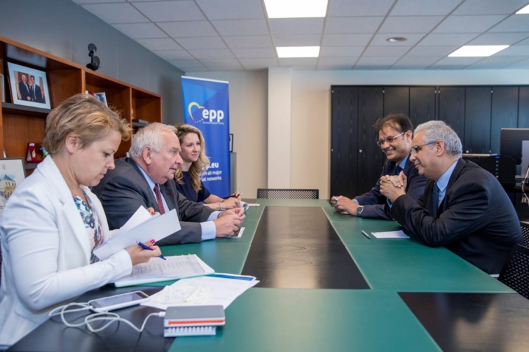 الأخ نزار بركة يجتمع في بروكسل مع رئيس الحزب الشعبي الأوروبي الأخ نزار بركة يجتمع في بروكسل مع رئيس الحزب الشعبي الأوروبي