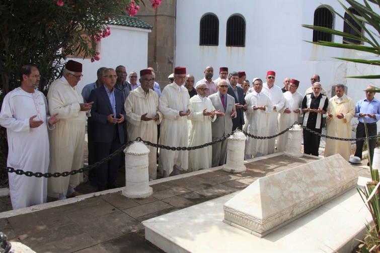 وفد من قيادة حزب الاستقلال برئاسة الأخ الأمين العام يترحم على الروح الطاهرة لأب الأمة وأرواح شهداء الحرية والاستقلال