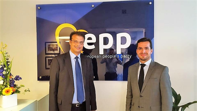 أكبر قوة سياسية أوروبية "الحزب الشعبي الأوروبي" يستعد لإعلان شراكته الإستراتيجية مع حزب الإستقلال المغربي أكبر قوة سياسية أوروبية "الحزب الشعبي الأوروبي" يستعد لإعلان شراكته الإستراتيجية مع حزب الإستقلال المغربي