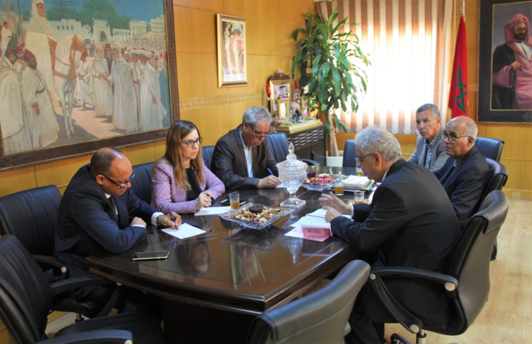 الأمين العام لحزب الاستقلال يستقبل اللجنة الوطنية للتحكيم والتأديب الأمين العام لحزب الاستقلال يستقبل اللجنة الوطنية للتحكيم والتأديب