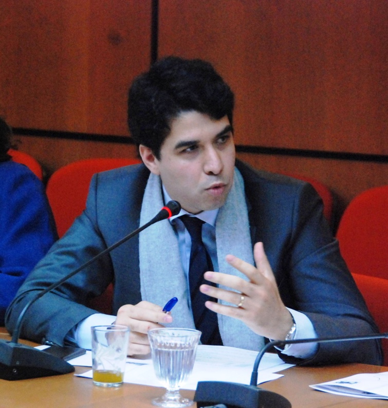 عبدالمجيد الفاسي : التطاول على اللغتين الرسميتين للدولة خط أحمر عبدالمجيد الفاسي : التطاول على اللغتين الرسميتين للدولة خط أحمر