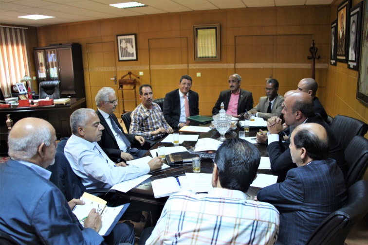 الأمين العام لحزب الاستقلال يترأس اجتماعا لرؤساء وممثلي الروابط المهنية الأمين العام لحزب الاستقلال يترأس اجتماعا لرؤساء وممثلي الروابط المهنية