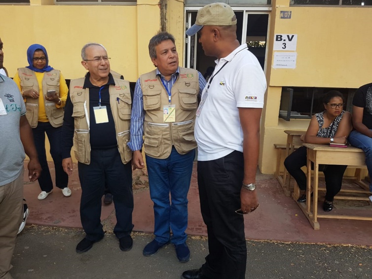 في حوار مع الأخ عبداللطيف أبدوح عضو برلمان عموم إفريقيا حول الانتخابات الرئاسية الأخيرة بمدغشقر في حوار مع الأخ عبداللطيف أبدوح عضو برلمان عموم إفريقيا حول الانتخابات الرئاسية الأخيرة بمدغشقر