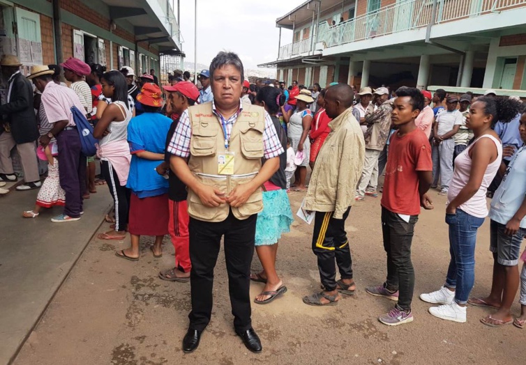 في حوار مع الأخ عبداللطيف أبدوح عضو برلمان عموم إفريقيا حول الانتخابات الرئاسية الأخيرة بمدغشقر في حوار مع الأخ عبداللطيف أبدوح عضو برلمان عموم إفريقيا حول الانتخابات الرئاسية الأخيرة بمدغشقر