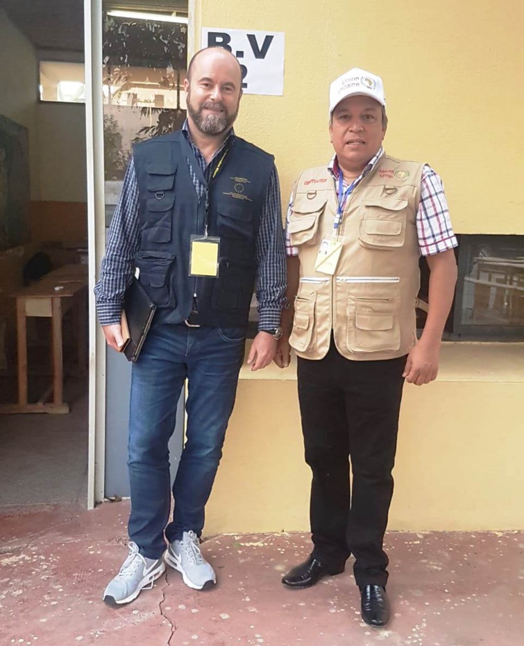 في حوار مع الأخ عبداللطيف أبدوح عضو برلمان عموم إفريقيا حول الانتخابات الرئاسية الأخيرة بمدغشقر في حوار مع الأخ عبداللطيف أبدوح عضو برلمان عموم إفريقيا حول الانتخابات الرئاسية الأخيرة بمدغشقر