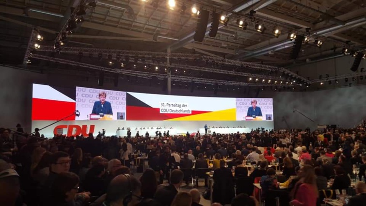 الأخ رحال المكاوي ممثلا لحزب الاستقلال في أشغال المؤتمر العام للحزب المسيحي الديمقراطي الألماني الأخ رحال المكاوي ممثلا لحزب الاستقلال في أشغال المؤتمر العام للحزب المسيحي الديمقراطي الألماني