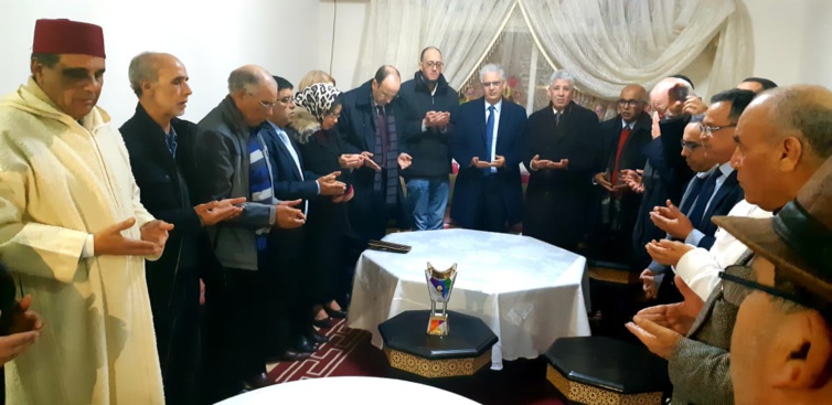 وفد استقلالي هام برئاسة الأخ الأمين العام يزور بيت الفقيد الأستاذ محمد الوليدي بمكناس ويقدم واجب العزاء والمواساة لأسرته