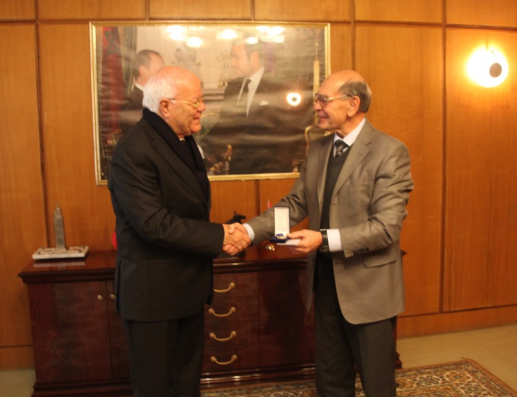 السفير الروسي بالمغرب يوشح الأخ حسن السنتيسي بوسام الصداقة بين الشعوب عرفانا بمجهوداته في سبيل تطوير العلاقات الاقتصادية بين البلدين السفير الروسي بالمغرب يوشح الأخ حسن السنتيسي بوسام الصداقة بين الشعوب عرفانا بمجهوداته في سبيل تطوير العلاقات الاقتصادية بين البلدين