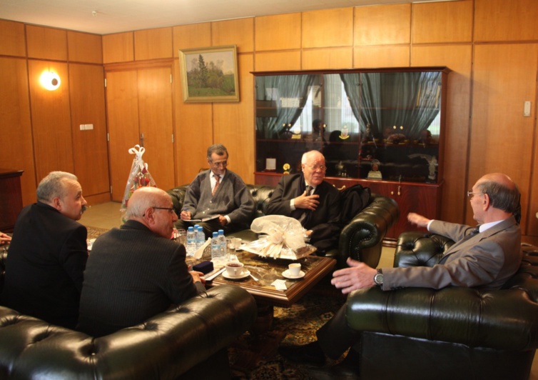 السفير الروسي بالمغرب يوشح الأخ حسن السنتيسي بوسام الصداقة بين الشعوب عرفانا بمجهوداته في سبيل تطوير العلاقات الاقتصادية بين البلدين السفير الروسي بالمغرب يوشح الأخ حسن السنتيسي بوسام الصداقة بين الشعوب عرفانا بمجهوداته في سبيل تطوير العلاقات الاقتصادية بين البلدين