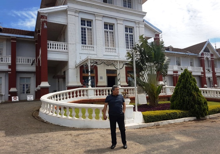 الأخ عبداللطيف أبدوح يزور مسجد محمد الخامس بمدينة أنسرابي بمدغشقر الشقيقة الأخ عبداللطيف أبدوح يزور مسجد محمد الخامس بمدينة أنسرابي بمدغشقر الشقيقة