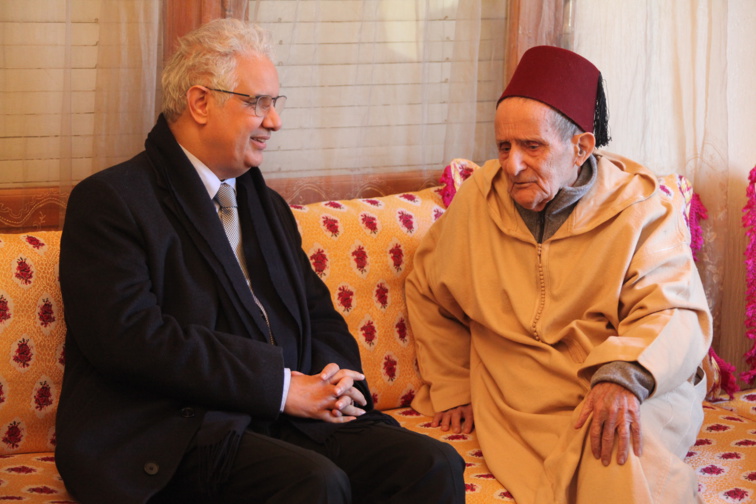 وفد استقلالي هام برئاسة الأخ الأمين العام يزور المجاهد الحاج سي امحمد العراقي بفاس وفد استقلالي هام برئاسة الأخ الأمين العام يزور المجاهد الحاج سي امحمد العراقي بفاس