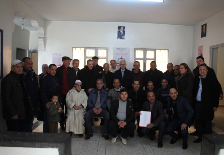 الأخ نزار بركة بفاس.. زيارات تفقدية لبعض الفروع المحلية للحزب وإعطاء انطلاقة الدينامية التنظيمية المحلية بما تعنيه من رهان على التكوين الحزبي والعمل التطوعي وإعادة الاعتبار للذاكرة الحزبية والإنتاج الفكري الاستقلالي الأخ نزار بركة بفاس.. زيارات تفقدية لبعض الفروع المحلية للحزب وإعطاء انطلاقة الدينامية التنظيمية المحلية بما تعنيه من رهان على التكوين الحزبي والعمل التطوعي وإعادة الاعتبار للذاكرة الحزبية والإنتاج الفكري الاستقلالي