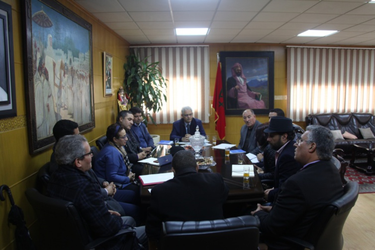 الأخ نزار بركة يستقبل وفدا عن المكتب المركزي للعصبة المغربية للدفاع عن حقوق الانسان الأخ نزار بركة يستقبل وفدا عن المكتب المركزي للعصبة المغربية للدفاع عن حقوق الانسان