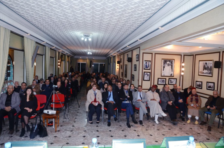 فاعلون إقتصاديون ومختصون بندوة علمية بمؤسسة علال الفاسي يجمعون على تعزيز المواطنة الاقتصادية وتقوية المقاولات الصغرى والمتوسطة لضمان تماسك النسيج الاقتصادي والاندماج الاجتماعي فاعلون إقتصاديون ومختصون بندوة علمية بمؤسسة علال الفاسي يجمعون على تعزيز المواطنة الاقتصادية وتقوية المقاولات الصغرى والمتوسطة لضمان تماسك النسيج الاقتصادي والاندماج الاجتماعي