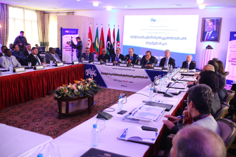 الأخ شيبة ماء العينين خلال اللقاء التشاوري للأحزاب الديمقراطية بشمال إفريقيا بطنجة.. حزب الاستقلال يثمن كل المبادرات الهادفة إلى ما يجمع بين الشعوب المغاربية الأخ شيبة ماء العينين خلال اللقاء التشاوري للأحزاب الديمقراطية بشمال إفريقيا بطنجة.. حزب الاستقلال يثمن كل المبادرات الهادفة إلى ما يجمع بين الشعوب المغاربية