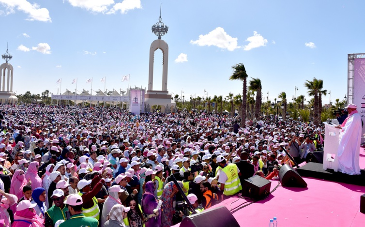 العيون حاضرة الأقاليم الجنوبية للمملكة تخرج عن بكرة أبيها في عرس استقلالي وطني حاشد العيون حاضرة الأقاليم الجنوبية للمملكة تخرج عن بكرة أبيها في عرس استقلالي وطني حاشد