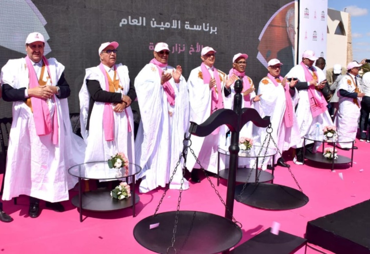 العيون حاضرة الأقاليم الجنوبية للمملكة تخرج عن بكرة أبيها في عرس استقلالي وطني حاشد
