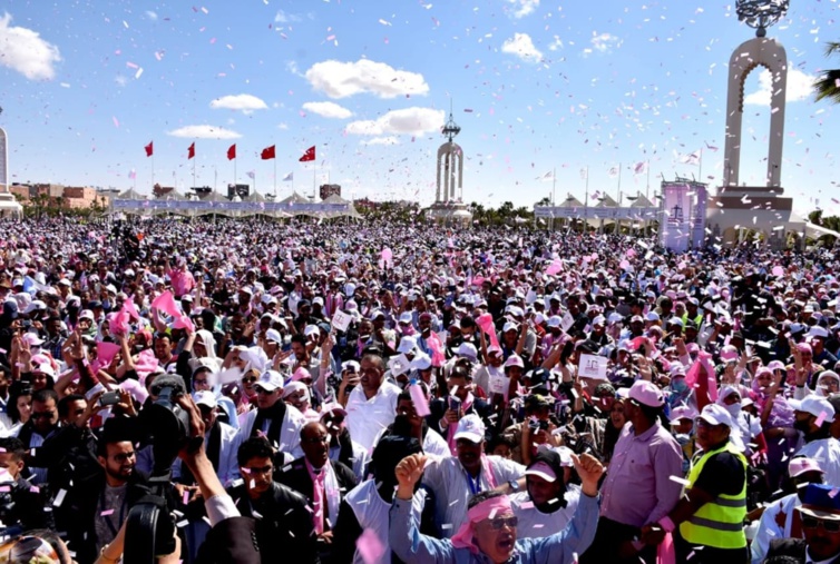 العيون حاضرة الأقاليم الجنوبية للمملكة تخرج عن بكرة أبيها في عرس استقلالي وطني حاشد