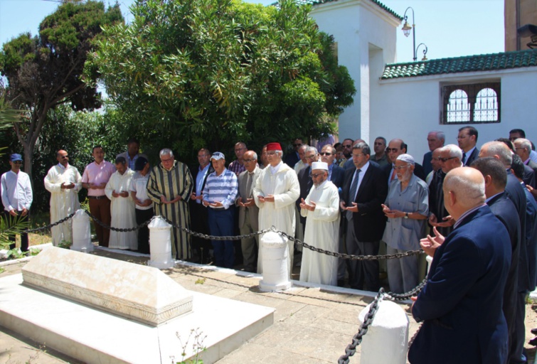 وفد استقلالي برئاسة الأخ نزار بركة يترحم على الروح الطاهرة لزعيم التحرير علال الفاسي وفد استقلالي برئاسة الأخ نزار بركة يترحم على الروح الطاهرة لزعيم التحرير علال الفاسي