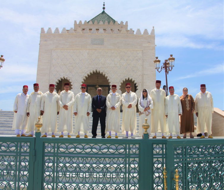 وفد استقلالي هام برئاسة الأخ نزار بركة يترحم على الروح الطاهرة لأب الأمة جلالة المغفور له الملك محمد الخامس وفد استقلالي هام برئاسة الأخ نزار بركة يترحم على الروح الطاهرة لأب الأمة جلالة المغفور له الملك محمد الخامس