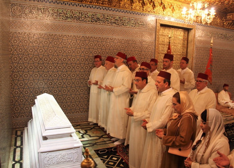 وفد استقلالي هام برئاسة الأخ نزار بركة يترحم على الروح الطاهرة لأب الأمة جلالة المغفور له الملك محمد الخامس