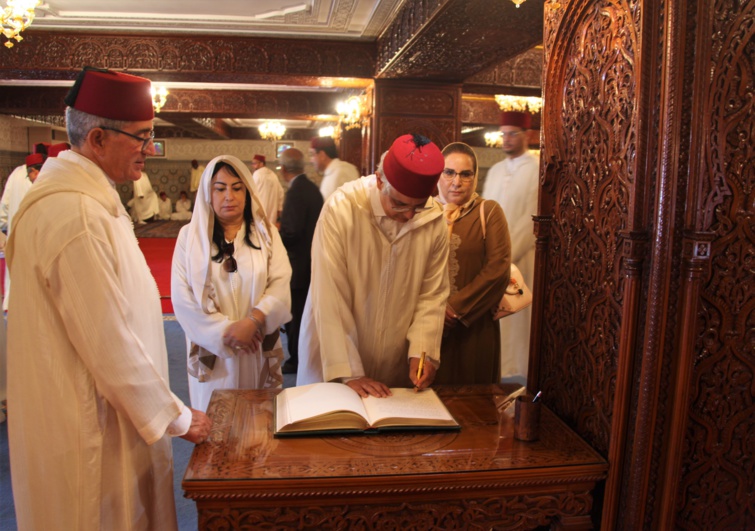 وفد استقلالي هام برئاسة الأخ نزار بركة يترحم على الروح الطاهرة لأب الأمة جلالة المغفور له الملك محمد الخامس وفد استقلالي هام برئاسة الأخ نزار بركة يترحم على الروح الطاهرة لأب الأمة جلالة المغفور له الملك محمد الخامس