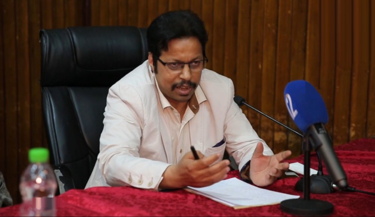 إدريس عدار: السلطة الإقتصادية متحكمة في الإعلام وتجارب صحافية وظفت لترويج الدجل السياسي والبؤس الاجتماعي إدريس عدار: السلطة الإقتصادية متحكمة في الإعلام وتجارب صحافية وظفت لترويج الدجل السياسي والبؤس الاجتماعي