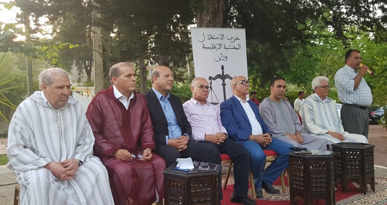 أعضاء من قيادة حزب الاستقلال في لقاء تكريمي للمفتش السايق للحزب بوزان 