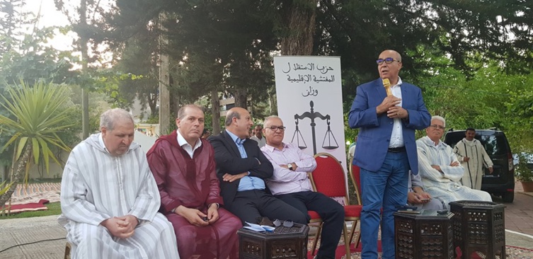 أعضاء من قيادة حزب الاستقلال في لقاء تكريمي للمفتش السايق للحزب بوزان 