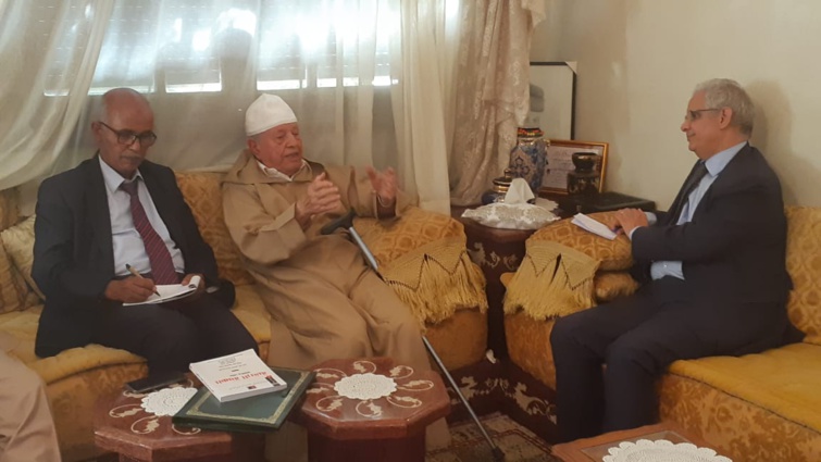 في إطار أجرأة مبادرة المصالحة مع الريف.. الأخ نزار بركة يعقد لقاء هاما مع المناضل المقاوم محمد بن سعيد ايت ايدر في إطار أجرأة مبادرة المصالحة مع الريف.. الأخ نزار بركة يعقد لقاء هاما مع المناضل المقاوم محمد بن سعيد ايت ايدر