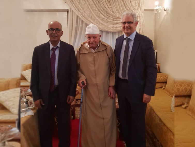 في إطار أجرأة مبادرة المصالحة مع الريف.. الأخ نزار بركة يعقد لقاء هاما مع المناضل المقاوم محمد بن سعيد ايت ايدر في إطار أجرأة مبادرة المصالحة مع الريف.. الأخ نزار بركة يعقد لقاء هاما مع المناضل المقاوم محمد بن سعيد ايت ايدر