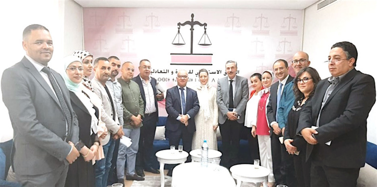 تنظيم مهنة النظاراتيين موضوع جلسة عمل للفريق الاستقلالي مع المكتب الوطني للنظاراتيين التابع للاتحاد العام للمقاولات والمهن ورئيسة النقابة الوطنية للنظاراتيين تنظيم مهنة النظاراتيين موضوع جلسة عمل للفريق الاستقلالي مع المكتب الوطني للنظاراتيين التابع للاتحاد العام للمقاولات والمهن ورئيسة النقابة الوطنية للنظاراتيين