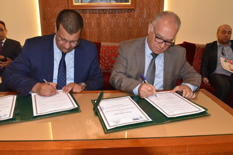 مبادرة غير مسبوقة في العمل البرلماني: الفريق الاستقلالي بمجلس النواب يبرم اتفاقية شراكة وتعاون مع المركز المتعدد التخصصات للبحث في حسن الأداء والتنافسية مبادرة غير مسبوقة في العمل البرلماني: الفريق الاستقلالي بمجلس النواب يبرم اتفاقية شراكة وتعاون مع المركز المتعدد التخصصات للبحث في حسن الأداء والتنافسية