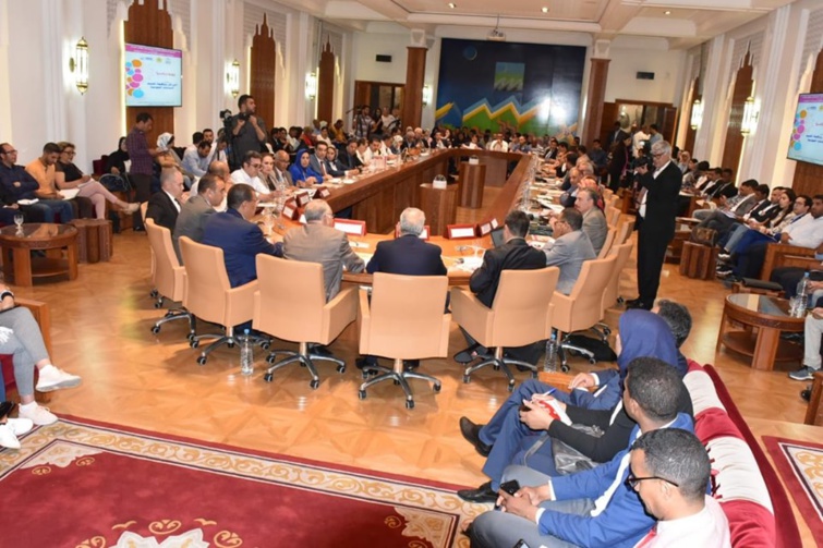 مبادرة غير مسبوقة في العمل البرلماني: الفريق الاستقلالي بمجلس النواب يبرم اتفاقية شراكة وتعاون مع المركز المتعدد التخصصات للبحث في حسن الأداء والتنافسية مبادرة غير مسبوقة في العمل البرلماني: الفريق الاستقلالي بمجلس النواب يبرم اتفاقية شراكة وتعاون مع المركز المتعدد التخصصات للبحث في حسن الأداء والتنافسية