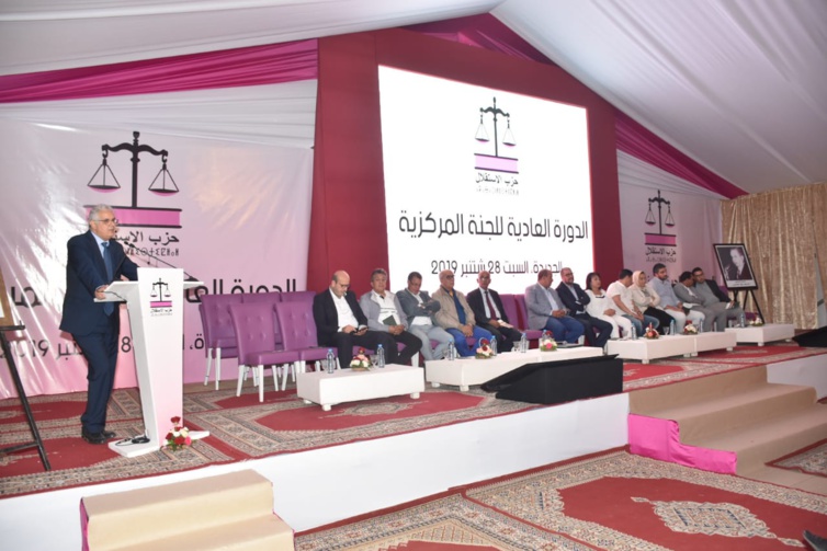 الأخ نزار بركة من الجديدة.. يؤكد لا خروج من الأزمة الراهنة دون أن تكون المرأة المغربية طرفا وفاعلا ومستفيدا من ثمار النموذج التنموي الجديد الأخ نزار بركة من الجديدة.. يؤكد لا خروج من الأزمة الراهنة دون أن تكون المرأة المغربية طرفا وفاعلا ومستفيدا من ثمار النموذج التنموي الجديد