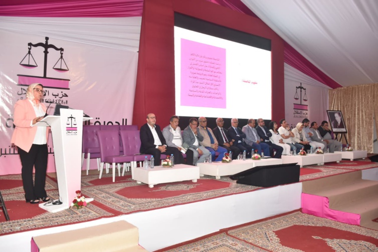 الأخ نزار بركة من الجديدة.. يؤكد لا خروج من الأزمة الراهنة دون أن تكون المرأة المغربية طرفا وفاعلا ومستفيدا من ثمار النموذج التنموي الجديد الأخ نزار بركة من الجديدة.. يؤكد لا خروج من الأزمة الراهنة دون أن تكون المرأة المغربية طرفا وفاعلا ومستفيدا من ثمار النموذج التنموي الجديد