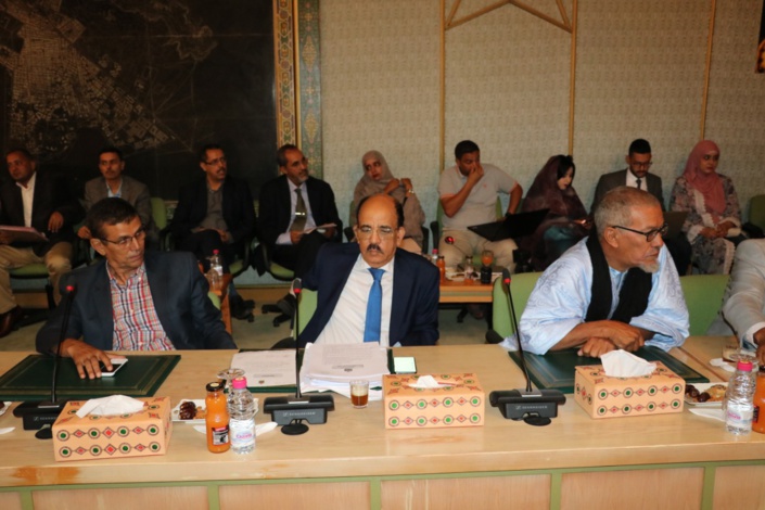 مجلس جماعة العيون يصادق على جميع النقاط المبرمجة ضمن جدول أعمال دورة أكتوبر العادية مجلس جماعة العيون يصادق على جميع النقاط المبرمجة ضمن جدول أعمال دورة أكتوبر العادية