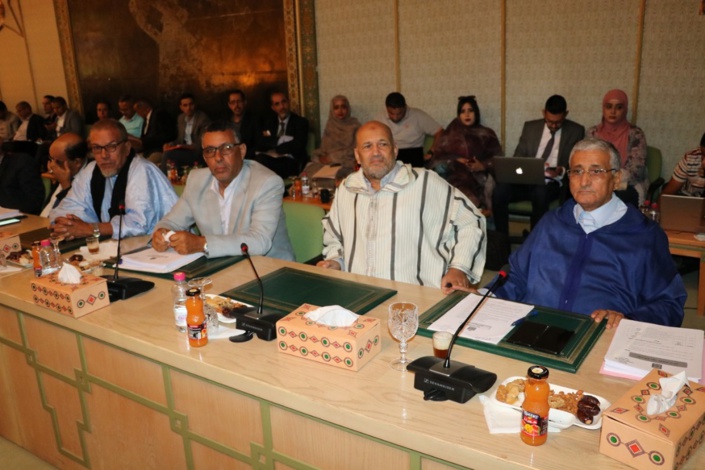 مجلس جماعة العيون يصادق على جميع النقاط المبرمجة ضمن جدول أعمال دورة أكتوبر العادية مجلس جماعة العيون يصادق على جميع النقاط المبرمجة ضمن جدول أعمال دورة أكتوبر العادية