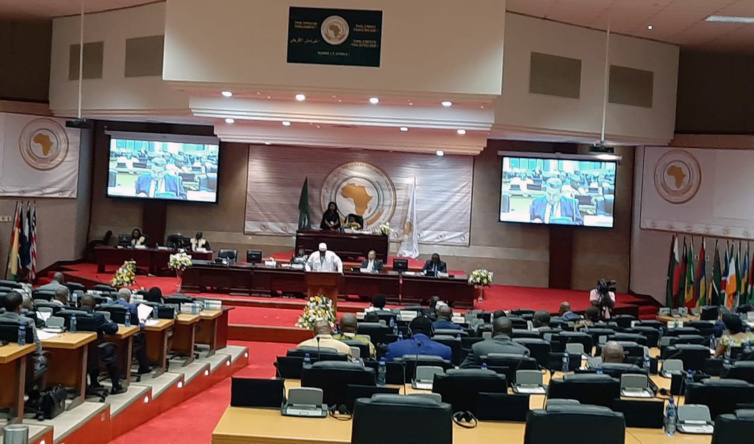 البرلمان الإفريقي يصادق على تقرير عن حالة السلم والأمن في القارة الإفريقية لا يتضمن أي إشارة للنزاع المفتعل حول الصحراء المغربية