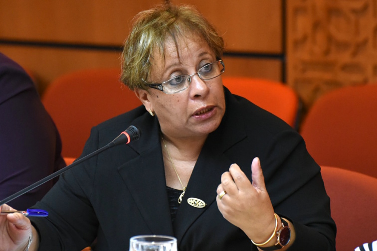 الأخت عبلة بوزكري : التنبيه الى الوضعية المزرية التي اصبح يعيشها الصناع التقليديون الأخت عبلة بوزكري : التنبيه الى الوضعية المزرية التي اصبح يعيشها الصناع التقليديون