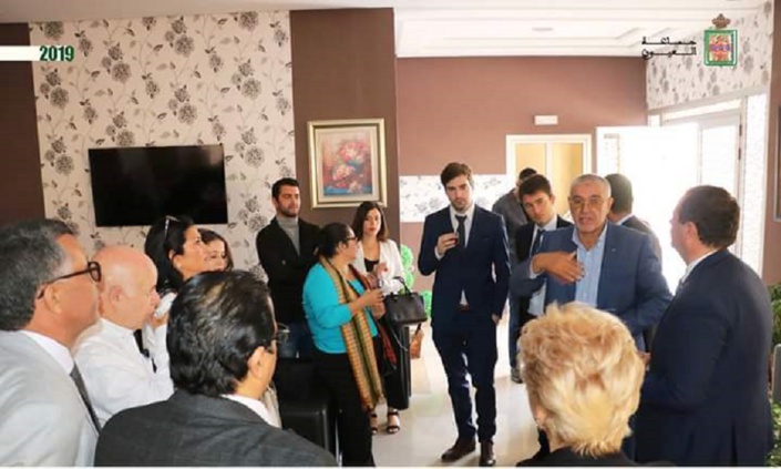 برلمانيون ورؤساء أحزاب وفاعلون مدنيون وهيئات دولية من إيطاليا وفنزويلا والأكوادور وغواتيملا في زيارة لمدينة العيون برلمانيون ورؤساء أحزاب وفاعلون مدنيون وهيئات دولية من إيطاليا وفنزويلا والأكوادور وغواتيملا في زيارة لمدينة العيون