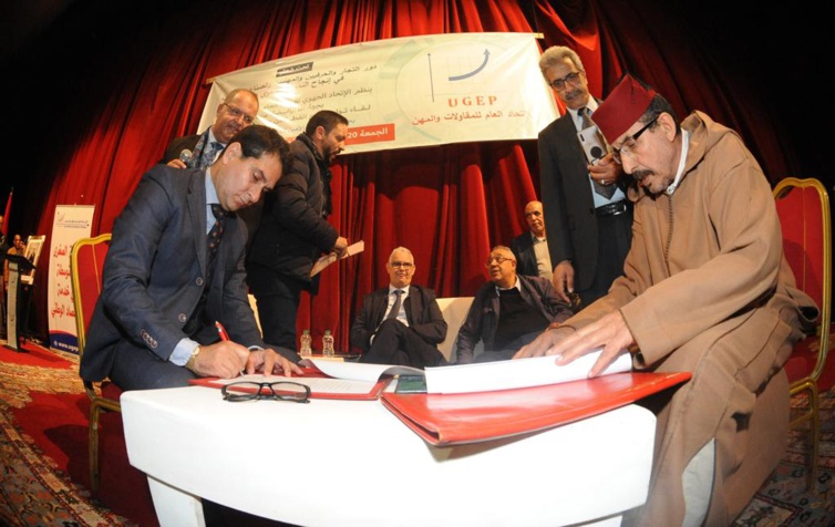 الأخ مولاي أحمد أفيلال.. المهنيون الحرفيون والصناع والتجار والمقاولة الصغرى والمتوسطة أساس أي مشروع تنموي والحكومة مطالبة بالاستجابة الفورية لمطالبهم لتبيث الاستقرار الاجتماعي والسلم المهني الأخ مولاي أحمد أفيلال.. المهنيون الحرفيون والصناع والتجار والمقاولة الصغرى والمتوسطة أساس أي مشروع تنموي والحكومة مطالبة بالاستجابة الفورية لمطالبهم لتبيث الاستقرار الاجتماعي والسلم المهني