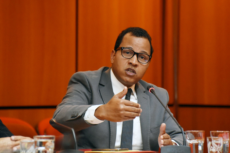 الأخ عمر عباسي :غياب تفاعل بعض الوزراء مع البرلمان يؤكد فشل الاختيار التقنوقراطي الأخ عمر عباسي :غياب تفاعل بعض الوزراء مع البرلمان يؤكد فشل الاختيار التقنوقراطي