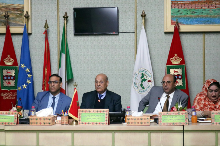 دورة فبراير لمجلس بلدية العيون تصادق على اتفاقيات لإنجاز مشاريع تهم قطاعات اجتماعية حيوية كالصحة والتعليم والشباب دورة فبراير لمجلس بلدية العيون تصادق على اتفاقيات لإنجاز مشاريع تهم قطاعات اجتماعية حيوية كالصحة والتعليم والشباب